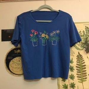 Vintage embroidered tee!